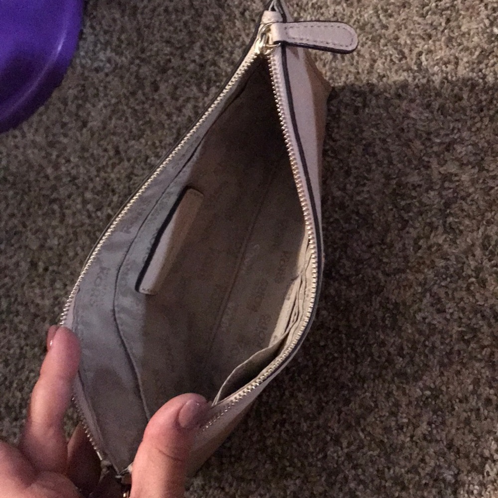 Large Clutch - Picture 2 of 2